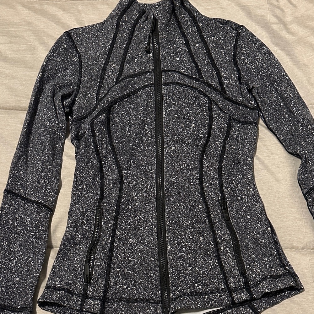 Lulu Lemon Define Women's Black full zip Jacket size 2 in EUC
